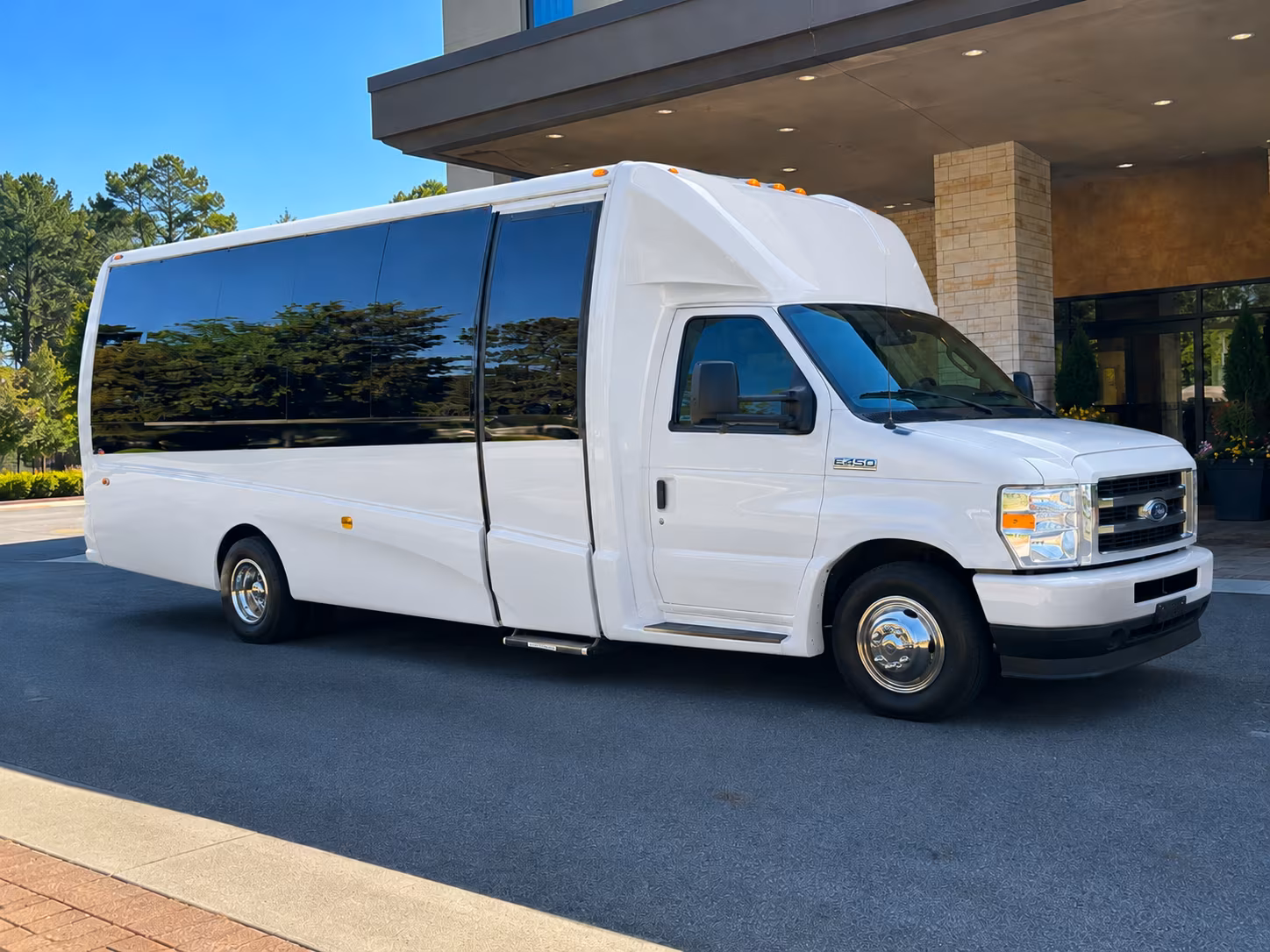 farmington hills airport transportation onboard seating